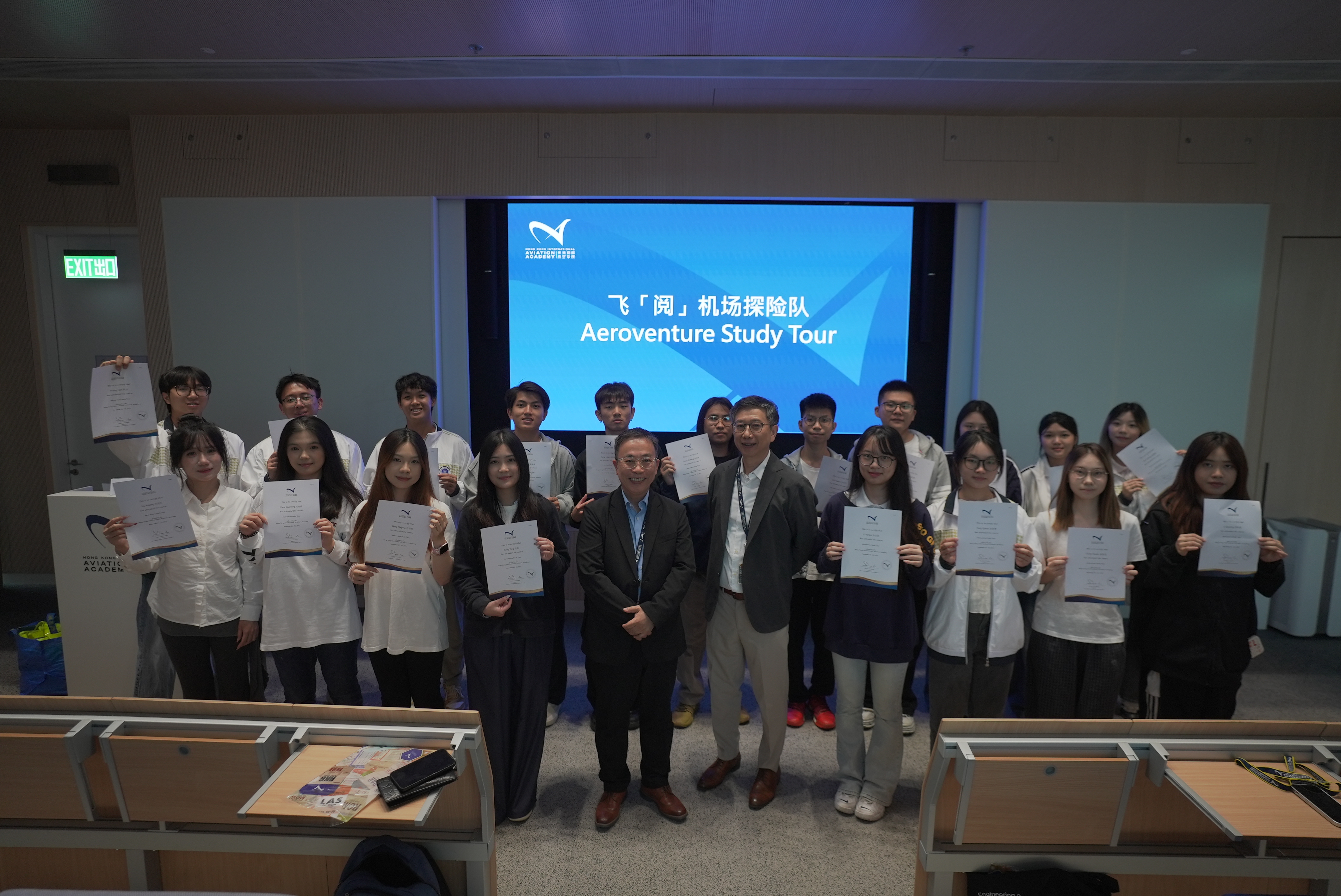 航空课堂:香港国际机场专题课程合影.jpg